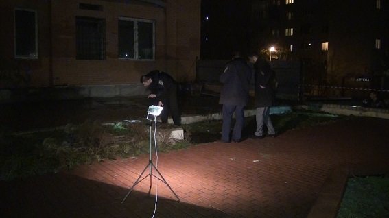 На месте стрельбы в директора НИИ судебных экспертиз Минюста в Киеве