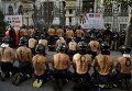 Пожарные протестуют перед региональным парламентом Астурии с требованием повысить заработную плату и стандарты общественной безопасности в Овьедо, на севере Испании
