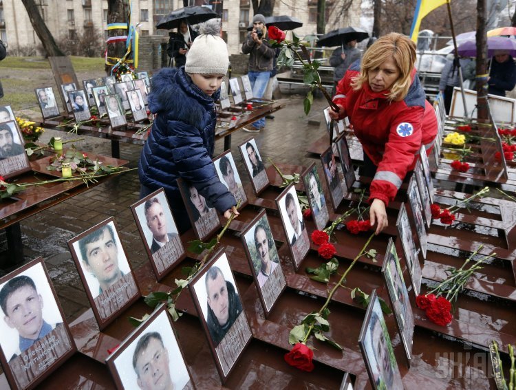 Мемориал погибшим на Майдане установили в центре Киева