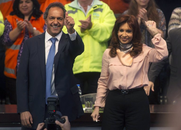Даниэль Сиоли, кандидат в президенты Аргентины и действующая глава государства Кристина Фернандес де Киршнер