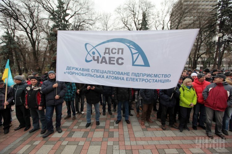 Протест работников зоны отчуждения ЧАЭС у Верховной Рады