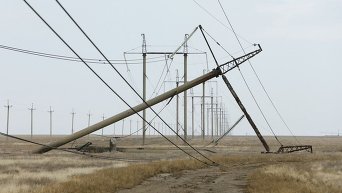 Поврежденная взрывом электроопора в Херсонской области