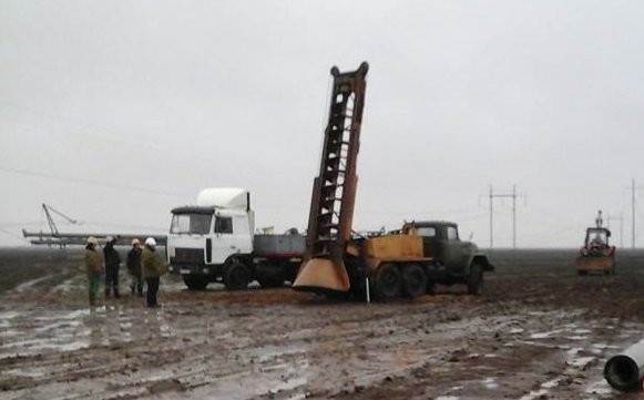 Восстановление опор ЛЭП в Чаплинке Херсонской области на границе с Крымом