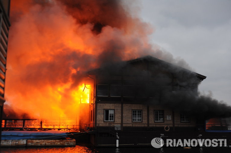 Как тушили сгоревший ресторан Веранда в Киеве