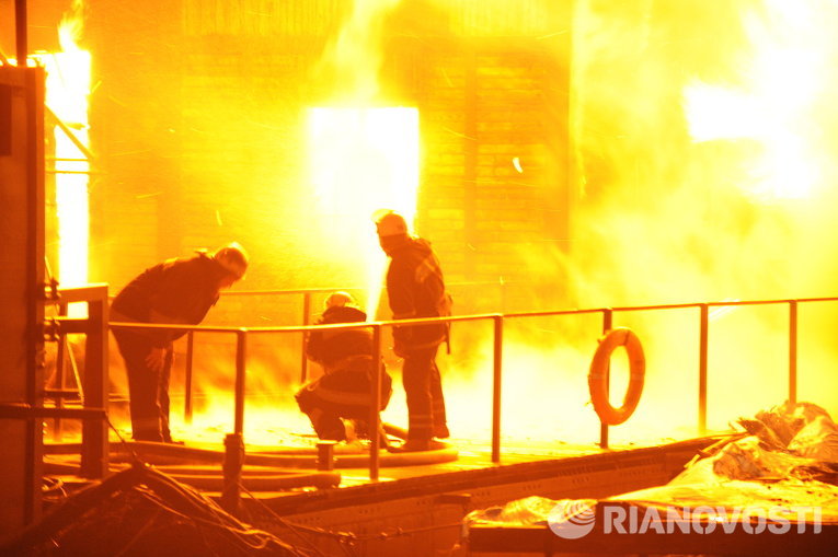 Как тушили сгоревший ресторан Веранда в Киеве