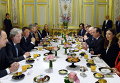 Президент Франции Франсуа Олланд проводит встречу с премьер-министром Италии Маттео Ренци в Елисейском дворце в Париже