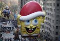 Губка Боб во время парада в честь Дня Благодарения в Нью-Йорке