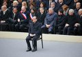 Президент Франции Франсуа Олланд с министрами почтили память погибших в парижских терактах