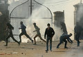 Полицейские разгоняют протестующих в индийском Кашмире слезоточивым газом