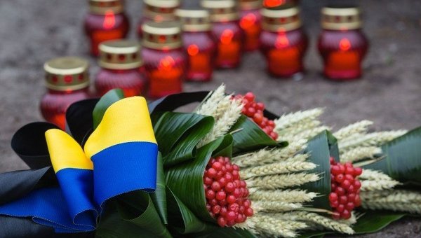 Почтение памяти жертв Голодомора 1932-33 гг в Украине