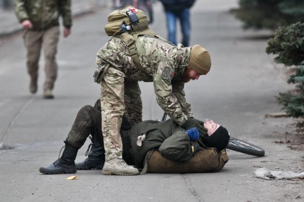 Испытание рекрутов Национальной гвардии Украины в тренировочном лагере Азов