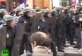 Полиция применяет слезоточивый газ против демонстрантов в Париже