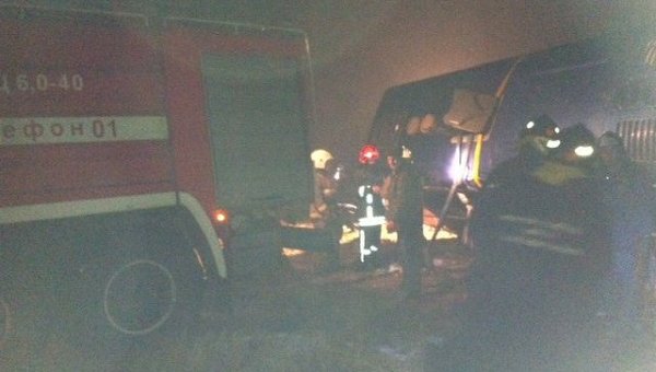 Спасатели на месте аварии автобуса, который направлялся из Москвы в Ростов и перевернулся под Воронежем
