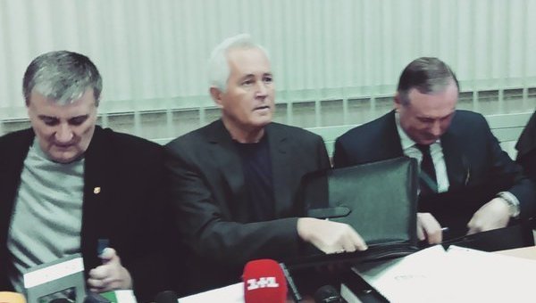 Бывшие народные депутаты Сергей Гордиенко, Александр Стоян и Александр Ефремов