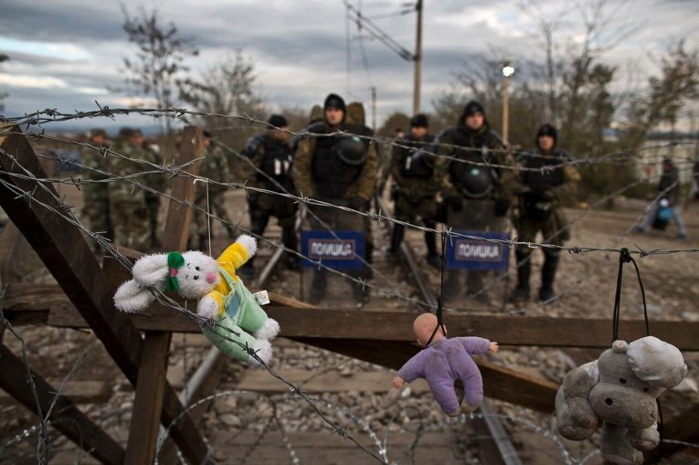 Мигранты на греко-македонской границе.