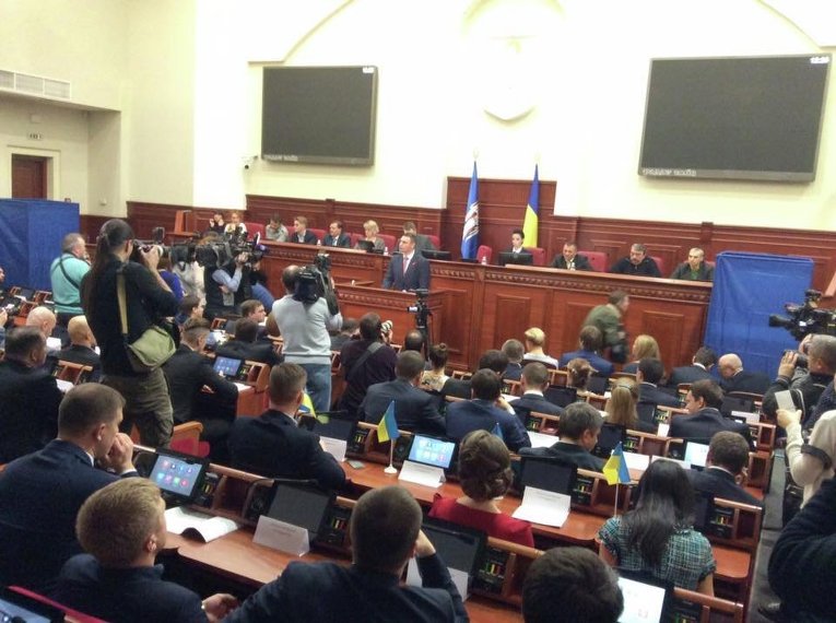Виталий Кличко на заседании Киевсовета 1 декабря 2015 г.