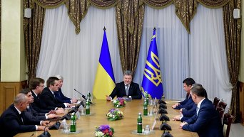 Президент Украины Петр Порошенко на встрече с руководством ГПУ, в том числе с генпрокурором Виктором Шокиным и антикоррупционным прокурором Назаром Холодницким