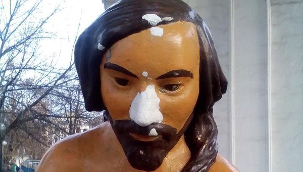 Восстановленная скульптура Самсона на Контрактовой площади в Киеве