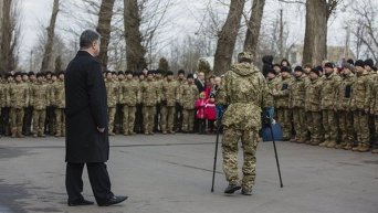 Петр Порошенко вручил ордера и ключи от жилья семьям военных участников АТО