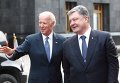 Встреча вице-президента США Джо Байдена и президента Украины Петра Порошенко. Архивное фото