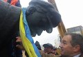 Демонтаж памятника Владимиру Ленину в Глухове