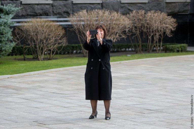 Наталия Яресько делает возле Администрации президента Украины в день приезда вице президента США Джо Байдена