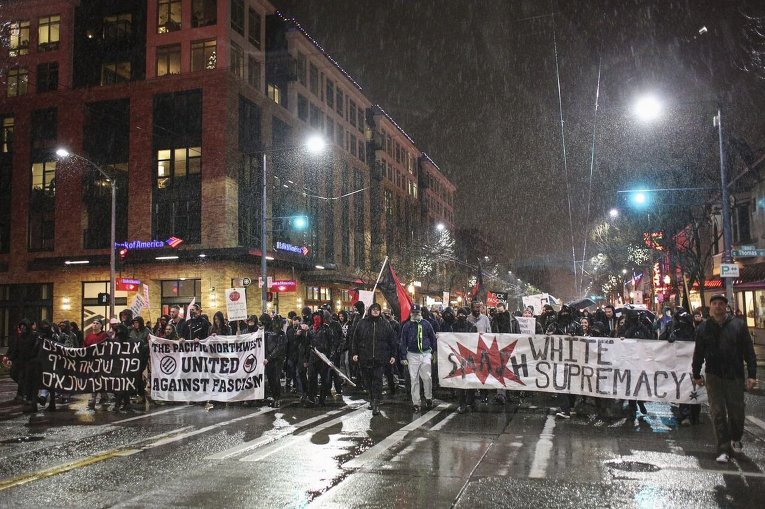 Антирасистские и антифашистские демонстрации в США.