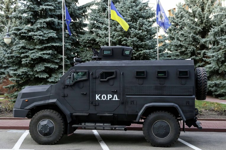 МВД Украины приняло на вооружение новую бронемашину ВАРТА
