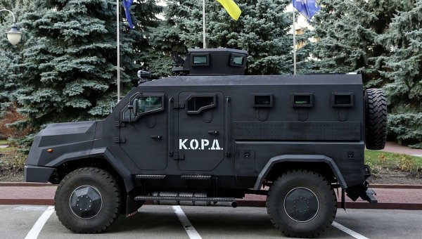 МВД Украины приняло на вооружение новую бронемашину ВАРТА