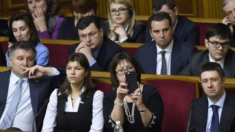 Ложа правительства Украины в Верховной Раде во время выступления Джо Байдена 8 декабря 2015 г
