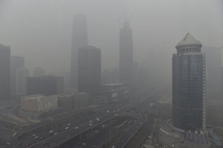 Третий день сильного смога в Пекине