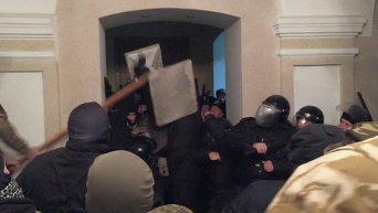 Блокирование Правым сектором Апелляционного суда в Кировограде