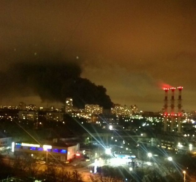Крупный пожар на заводе в Москве