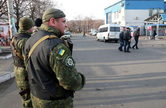 Силовики отрабатывают Донецкую область в поисках оружия