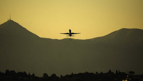 Самолет в аэропорту города Керкиры на греческом острове Корфу. Архивное фото