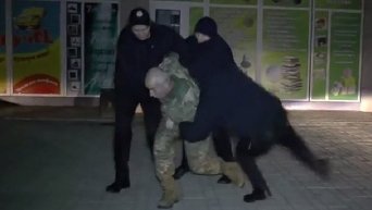 Задержание военного, устроившего драку на центральном автовокзале Николаева