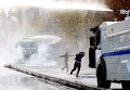 Турецкая полиция применила слезоточивый газ и водометы для разгона акции протеста против введения комендантского часа в турецком городе Диярбакыр.