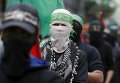 Палестинец в маске ХАМАС. Архивное фото