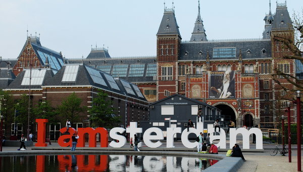 Расположенный в Амстердаме Государственный музей (Рейксмузеум)