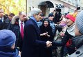 Госсекретарь США Джон Керри прогулялся в Москве по Арбату и купил сувениры