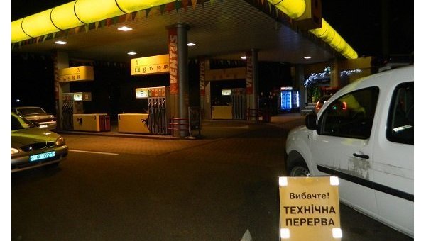 В Киеве трое мужчин в масках ограбили АЗС