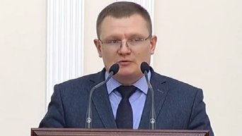 Заместитель главы Нацполиции Александр Вакуленко на заседании Кабмина докладывает об обнаружении архива Януковича