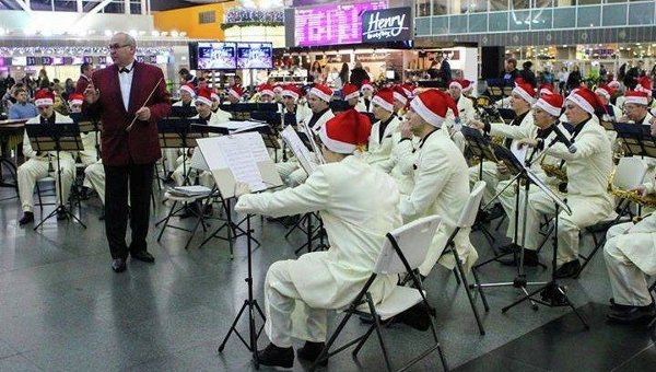 Музыканты в зоне отлетов аэропорта Борисполь