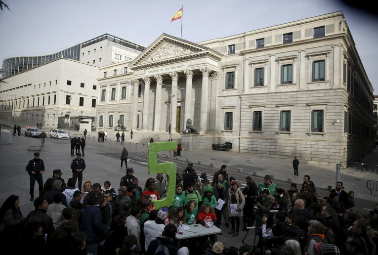 Акция протеста перед испанским парламентом в Мадриде, Испания
