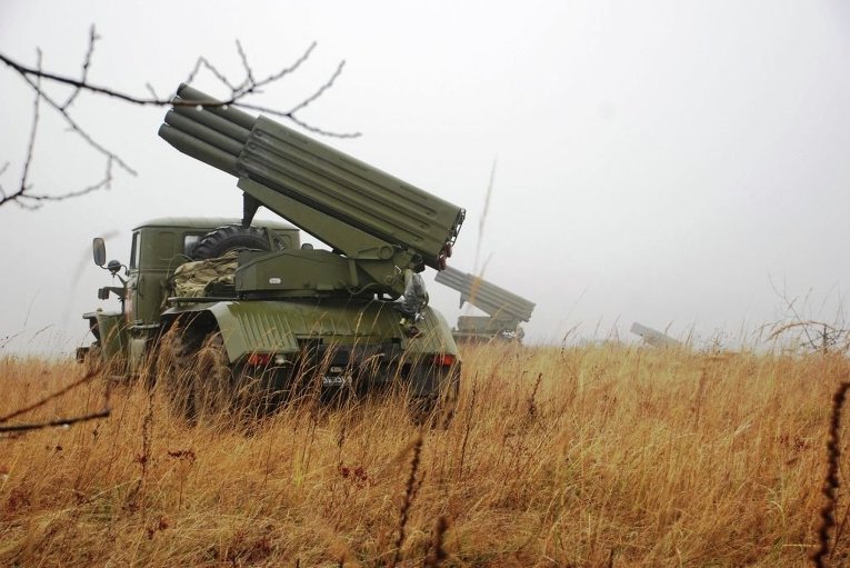 Тактические учения с боевой стрельбой реактивной артиллерии во Львовской области