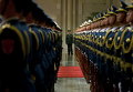 Члены китайского почетного караула готовятся к торжественной встрече премьер-министра России Дмитрия Медведева в Большом зале народных собраний в Пекине, Китай