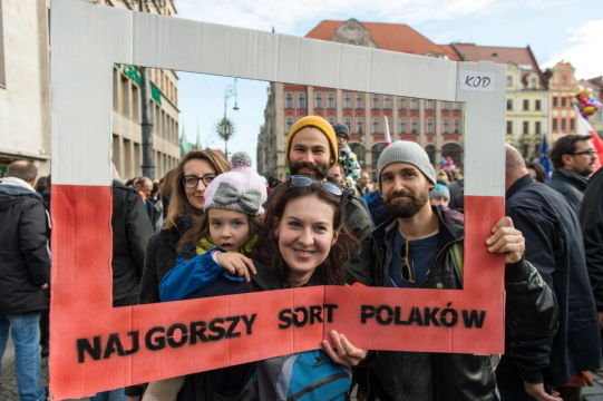 Антиправительственные митинги в Польше