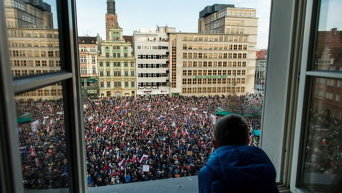 Массовые антиправительственные митинги в Польше