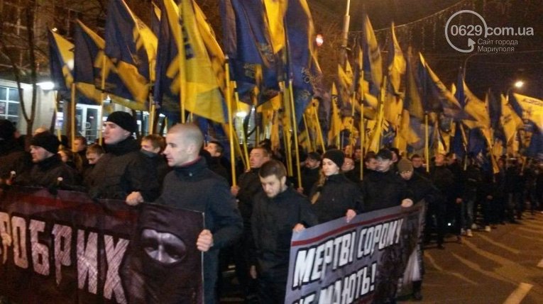 Факельное шествие Азова в Мариуполе