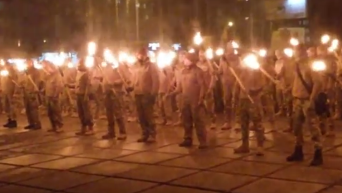 Факельное шествие полка Азов в Мариуполе